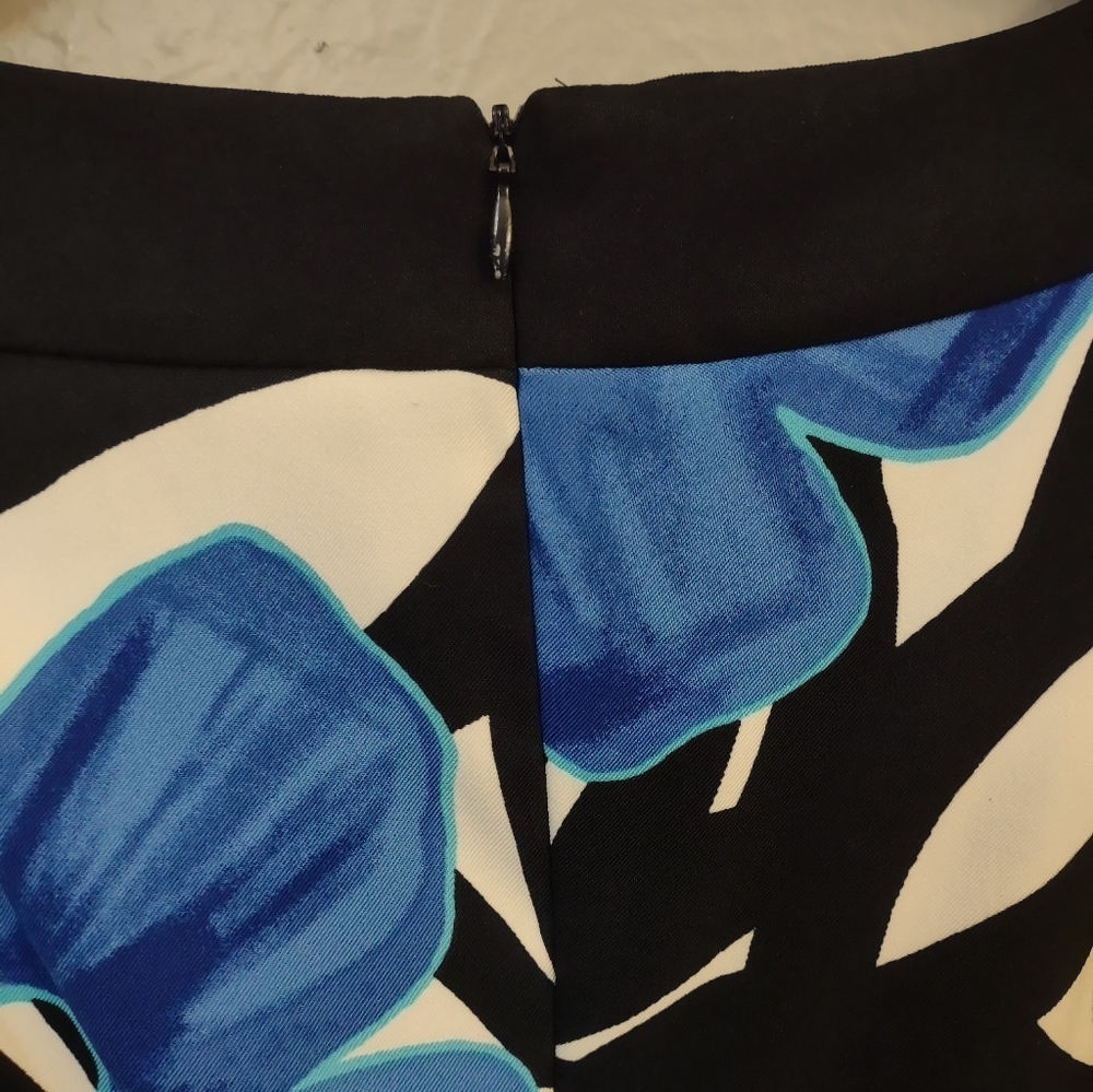 AGB Dress Black & White Blue Floral Sheath Dress Size 12 - Picture 14 of 15